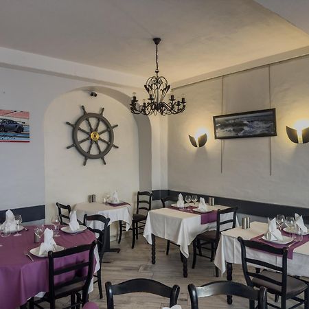 Logis Hotel Les Chardons Bleus Restaurant Le Bistrot De La Mer Roscoff Exterior foto