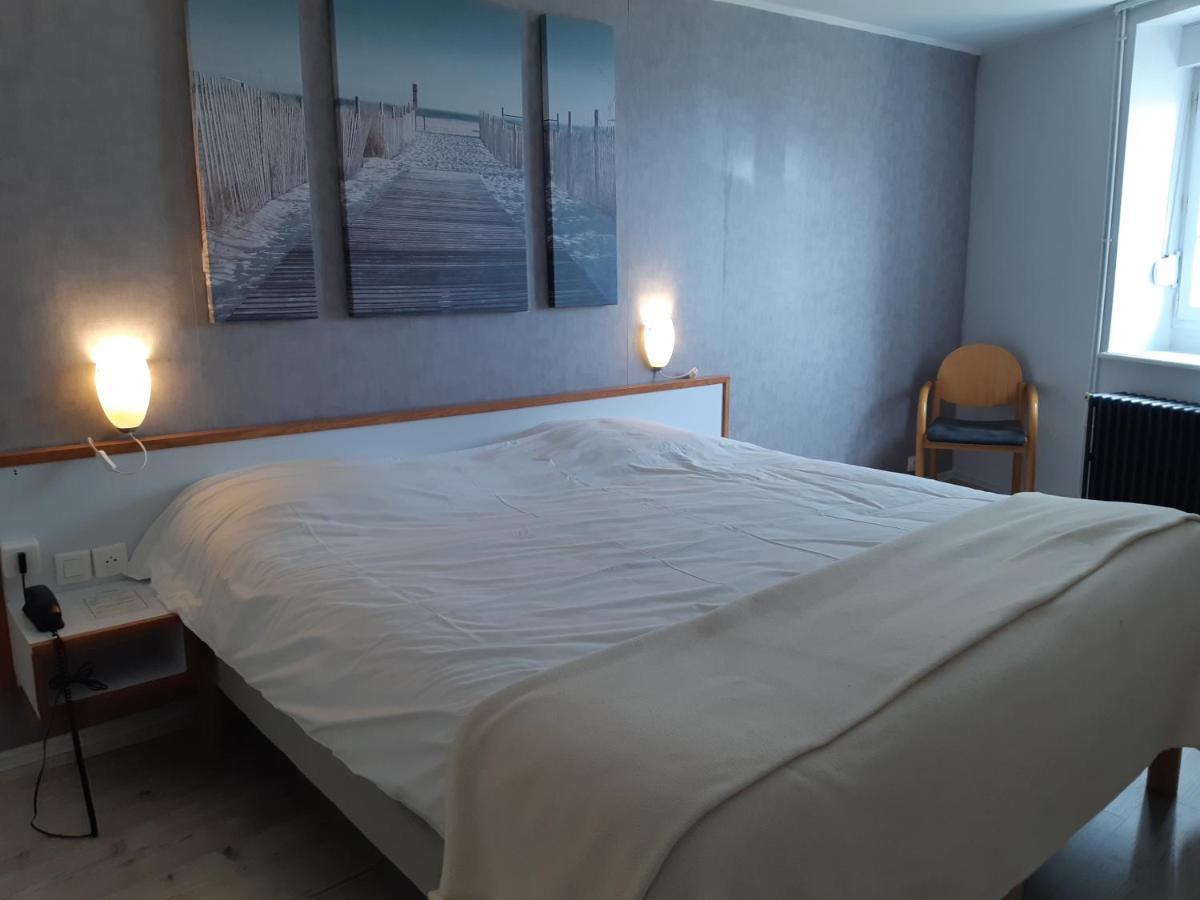 Logis Hotel Les Chardons Bleus Restaurant Le Bistrot De La Mer Roscoff Exterior foto
