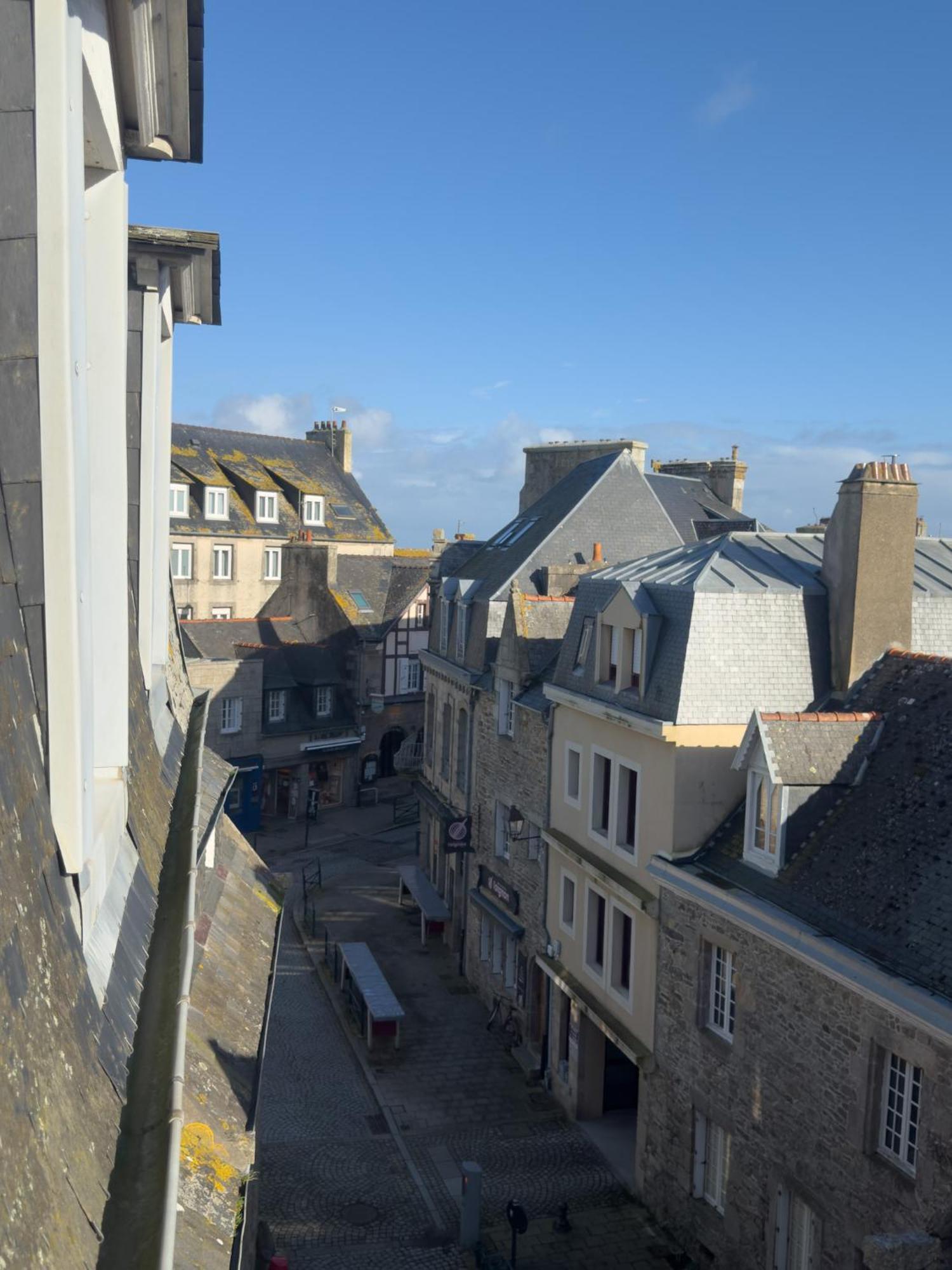 Logis Hotel Les Chardons Bleus Restaurant Le Bistrot De La Mer Roscoff Exterior foto