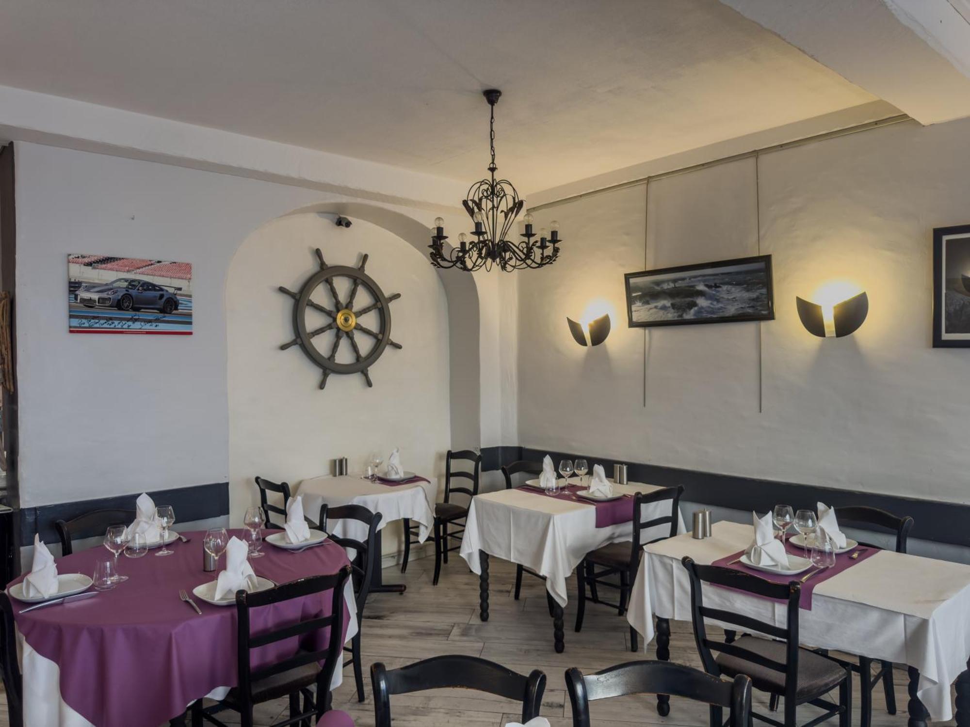 Logis Hotel Les Chardons Bleus Restaurant Le Bistrot De La Mer Roscoff Exterior foto