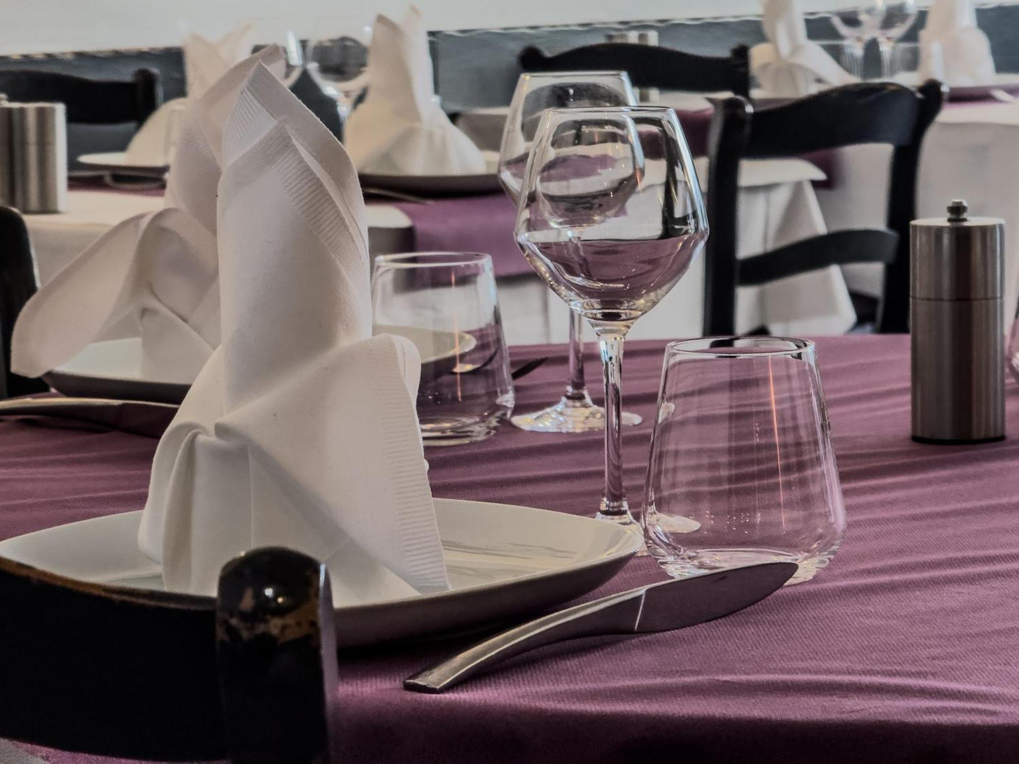 Logis Hotel Les Chardons Bleus Restaurant Le Bistrot De La Mer Roscoff Exterior foto