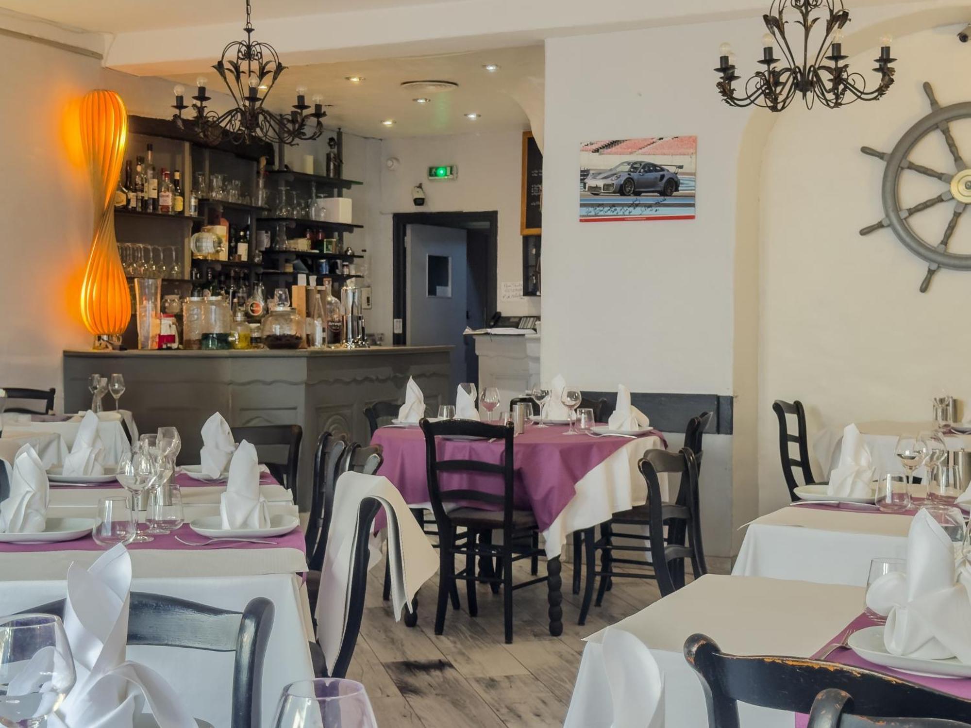 Logis Hotel Les Chardons Bleus Restaurant Le Bistrot De La Mer Roscoff Exterior foto