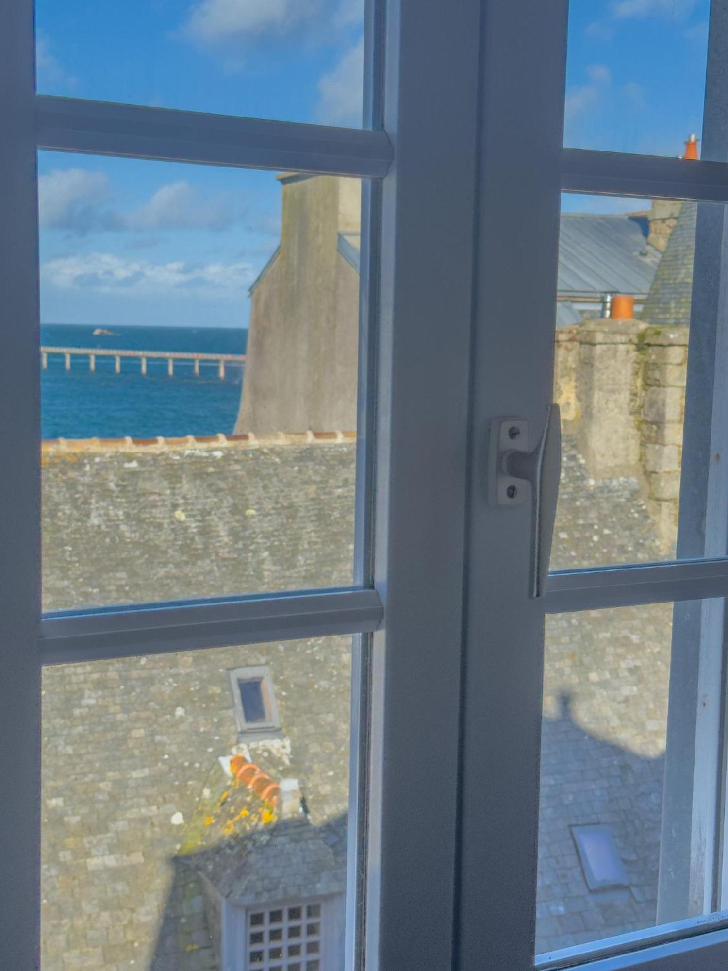 Logis Hotel Les Chardons Bleus Restaurant Le Bistrot De La Mer Roscoff Exterior foto